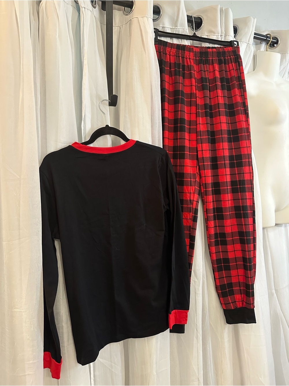 Family Christmas Pajamas. Black & Red Merry Christmas Pajama Set. - Picture 8 of 11